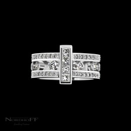 Perpendicular Princess Cut Diamond Engagement Ring